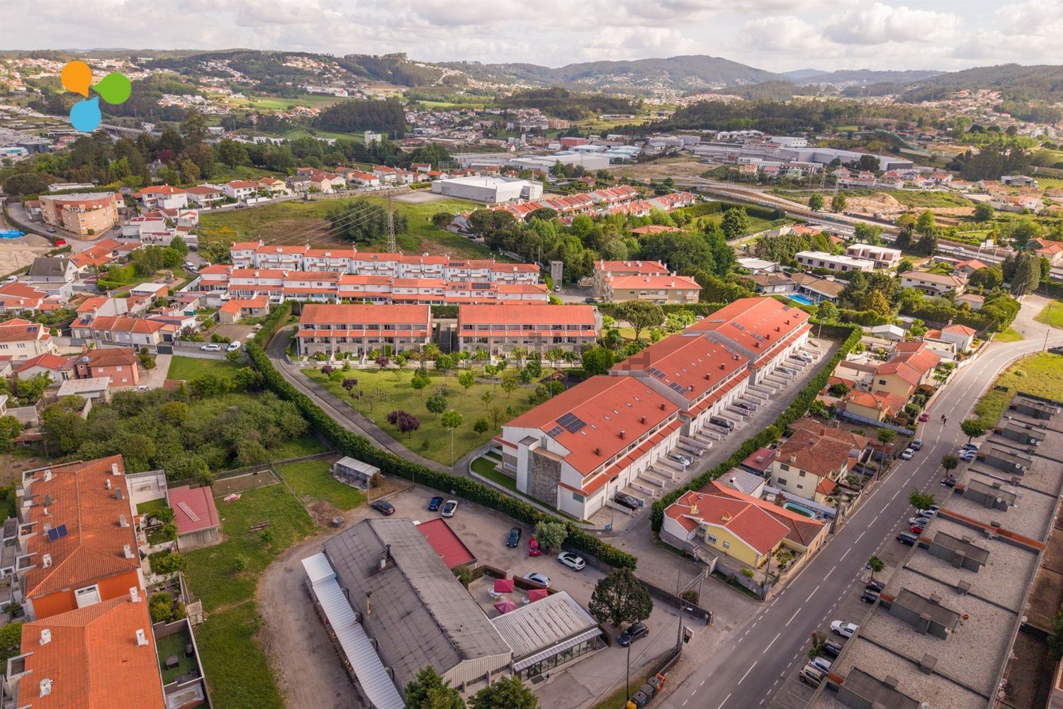 小楼房或独栋别墅出售在Travessa de São Cláudio, 271 - 花园