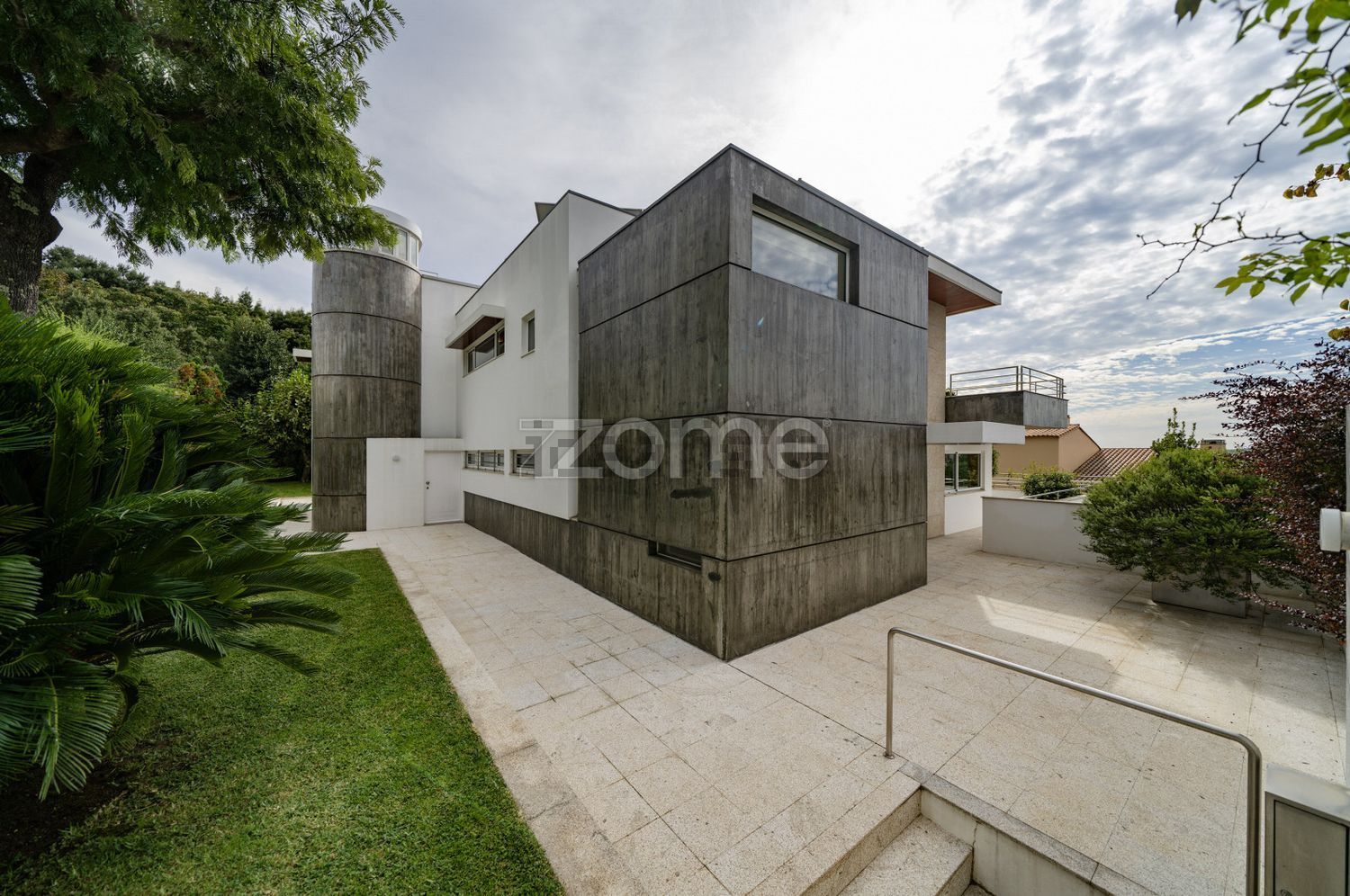小楼房或独栋别墅出售在Rua Monte da Escola - 外立面