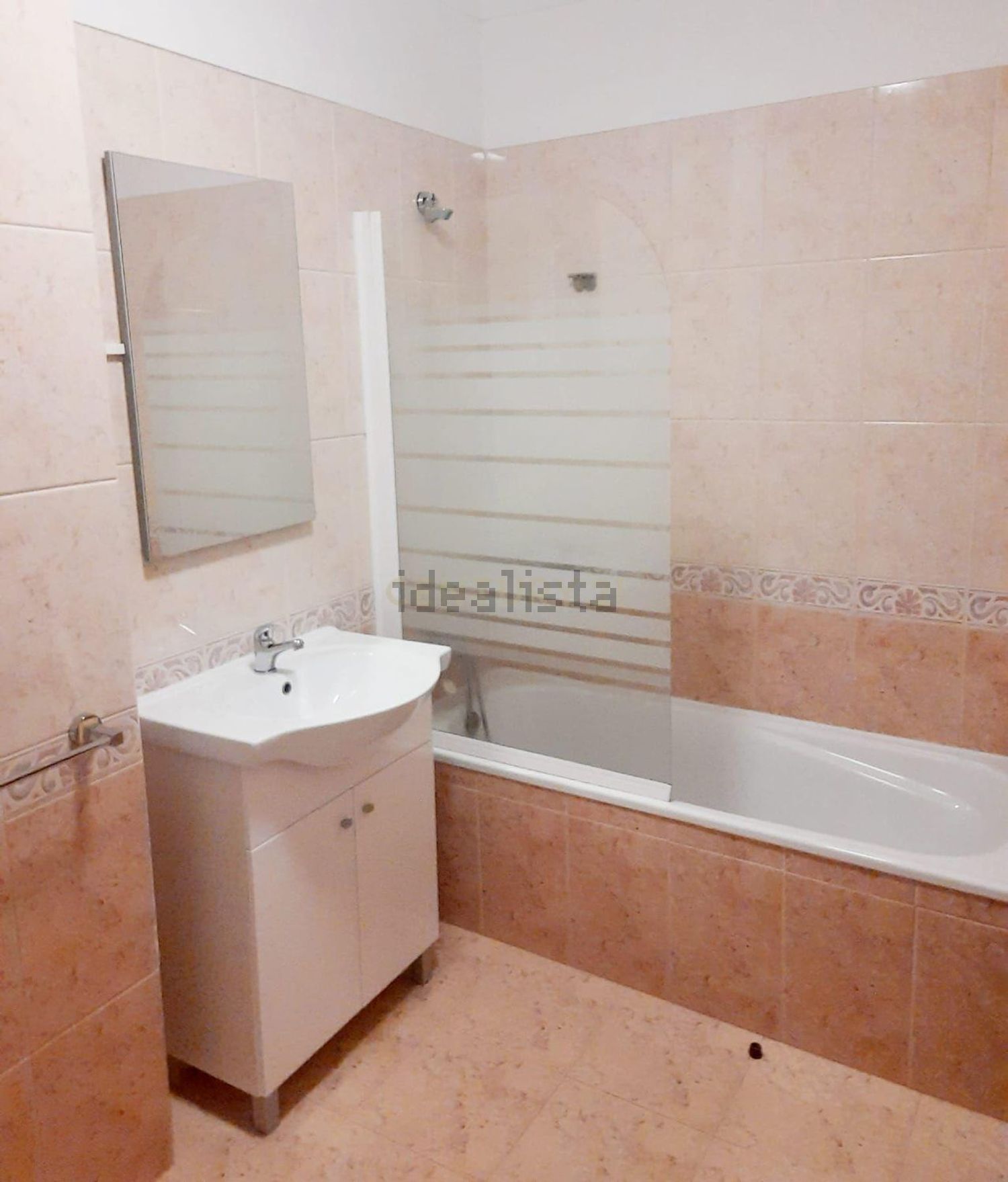 出租公寓 t1在 Cavaleira - 卫生间