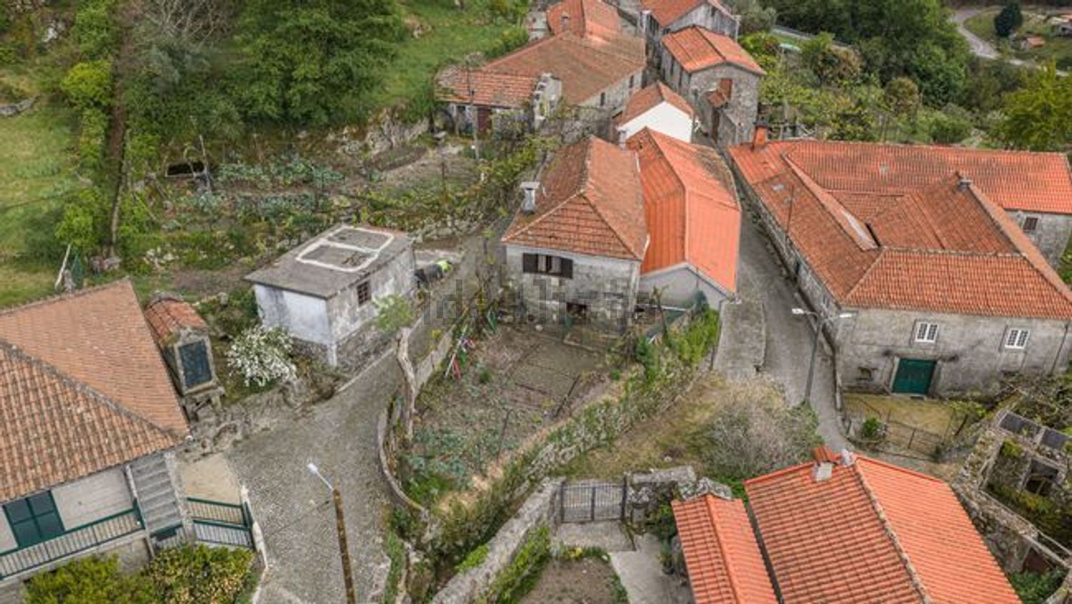 小楼房或独栋别墅出售在 Vila, 4850-341 s/n - 视线