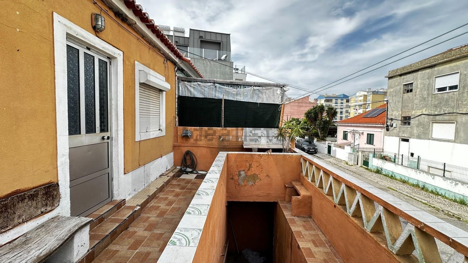 小楼房或别墅出售在 Bairro da Conceição - Bairro Santo Nicolau - 阳台