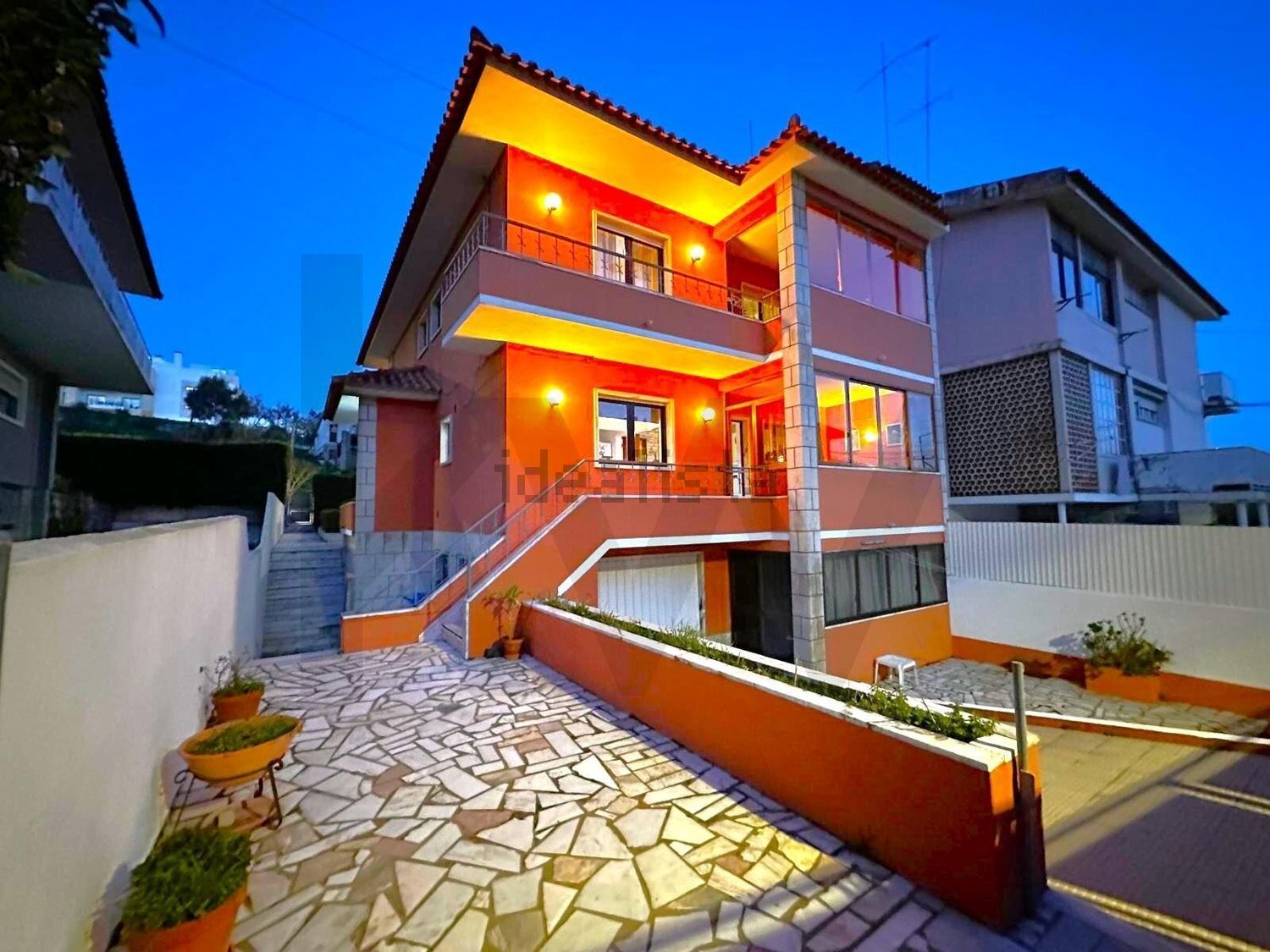 双拼别墅出售在Avenida de Sintra s/n - 外立面