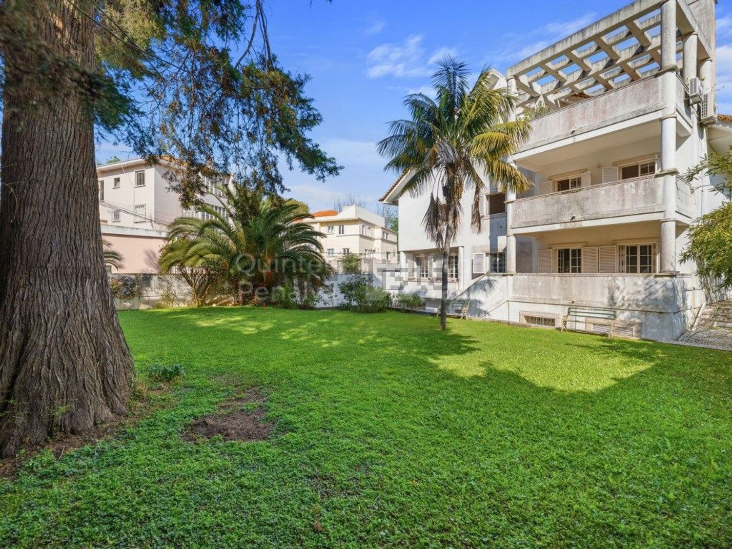 小楼房或独栋别墅出售在Avenida Santa Joana Princesa - 花园