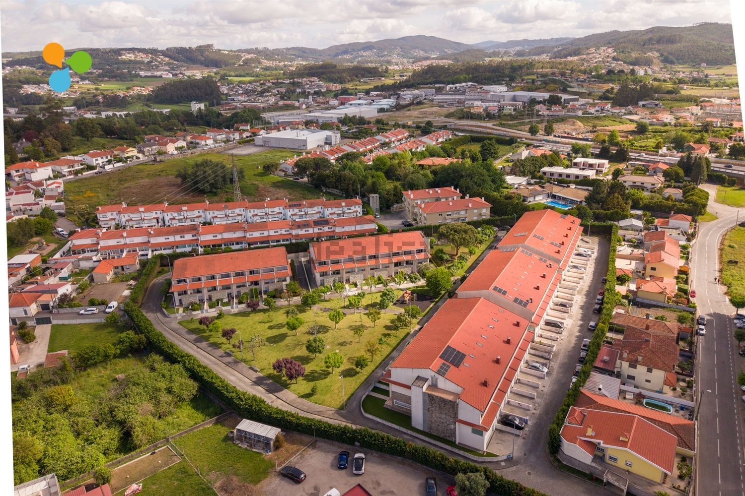 小楼房或独栋别墅出售在Travessa de São Cláudio, 271 - 花园