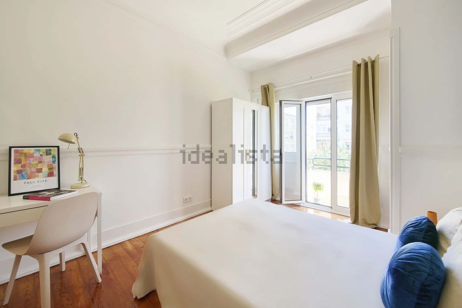 出租房间在Avenida Poeta Mistral, 15 - 卧室