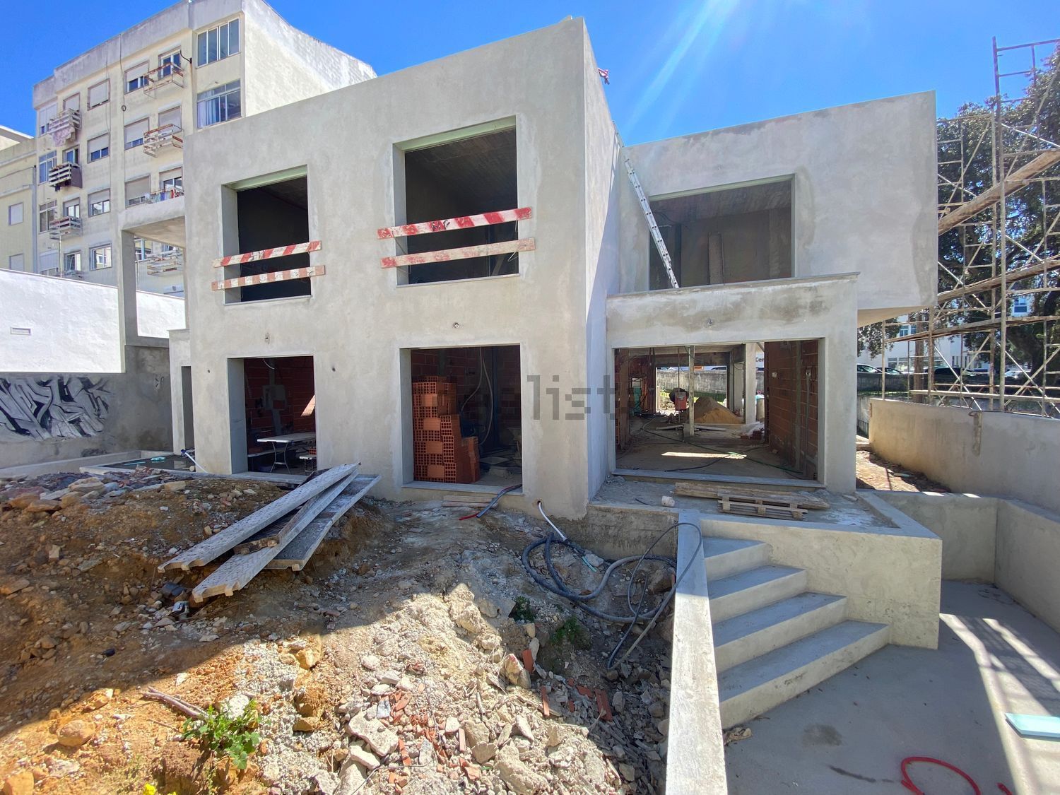 双拼别墅出售在 Calçada da Rinchoa - 外立面