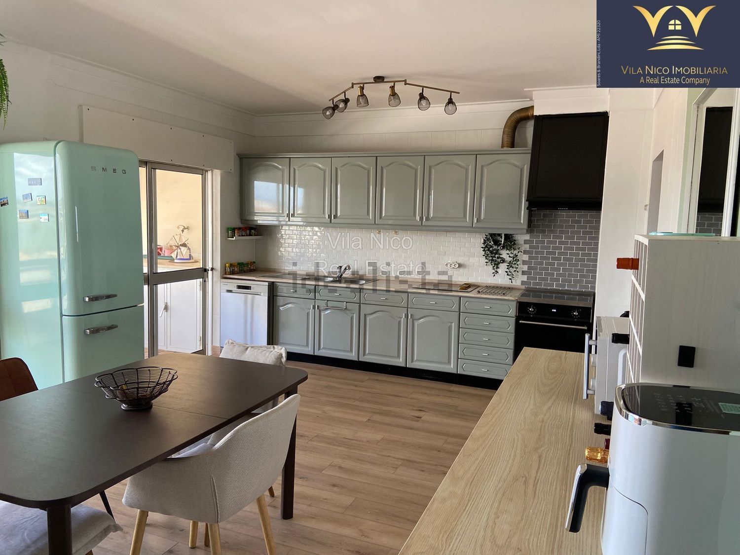 公寓 t2出售在Rua da Quinta do Bispo, 3 - 厨房