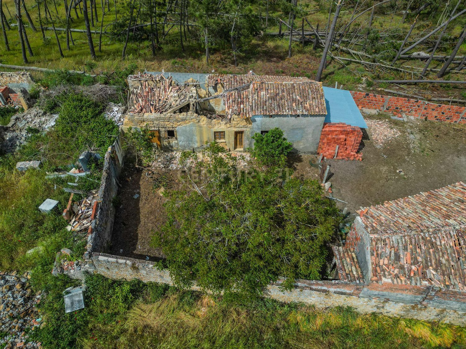 小楼房或独栋别墅出售在Rua Guerra Pereira, 16 - 外立面