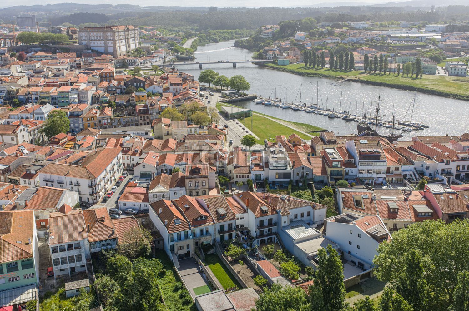 小楼房或独栋别墅出售在Rua dos Prazeres, 55 - 详情