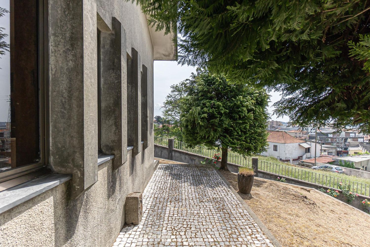 小楼房或独栋别墅出售在Rua de Além do Rio, 156 - 外立面