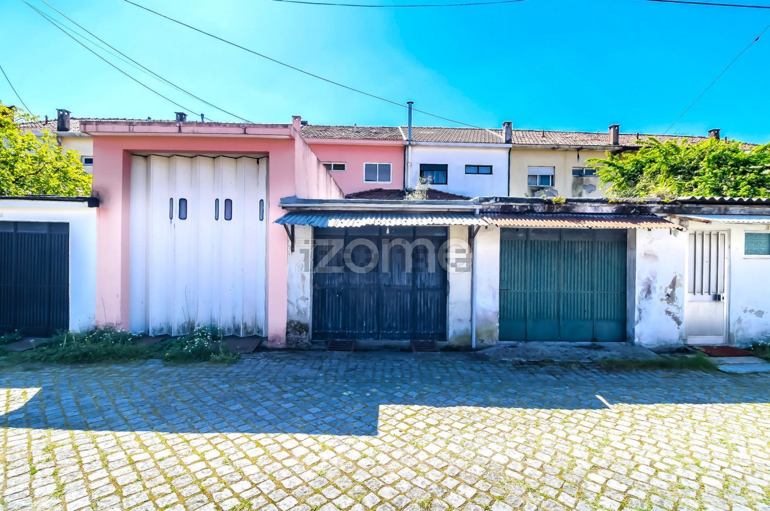 小楼房或独栋别墅出售在Rua Mormugão, 22 - 停车位
