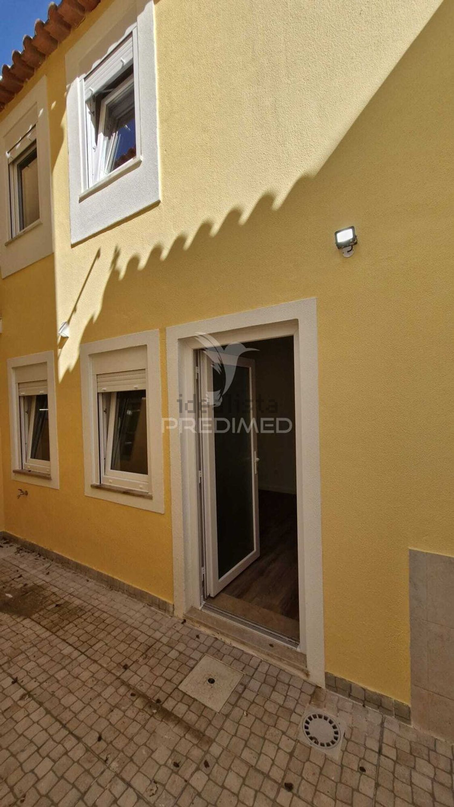 出租小楼房或独栋别墅在Rua Avelino António Soares Belo - 外立面