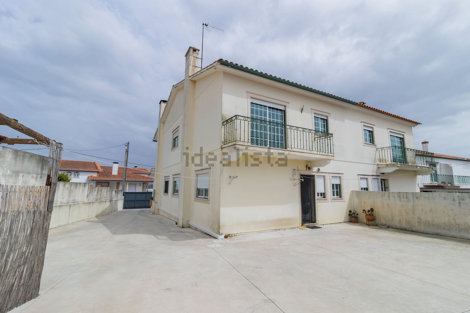 小楼房或独栋别墅出售在Rua da Ribeira à Amieira, 8 - 外立面
