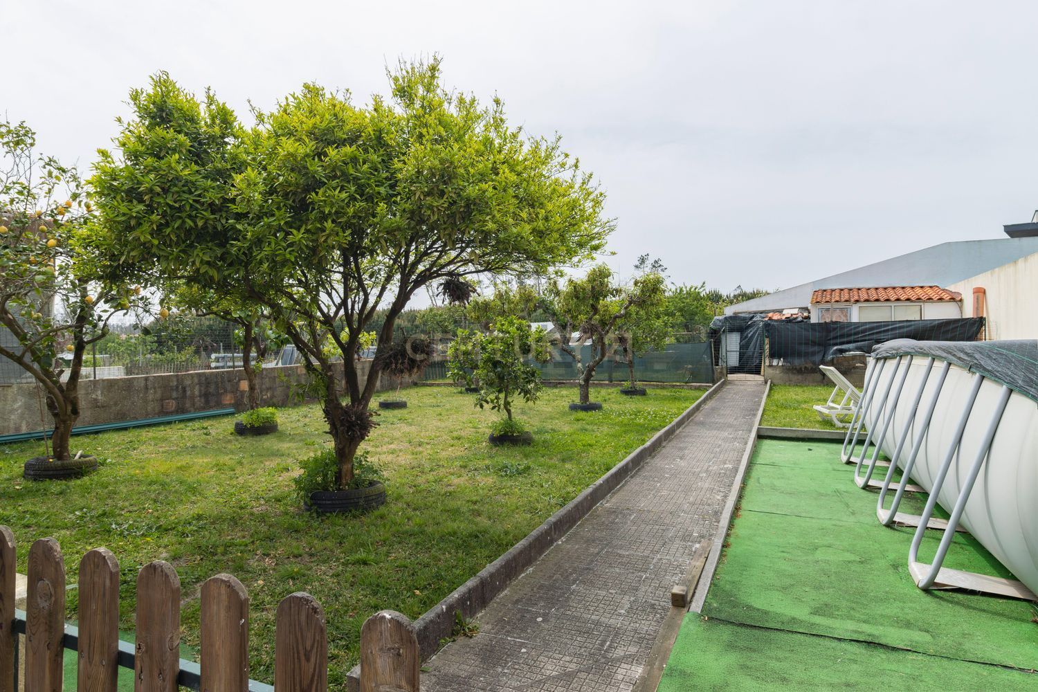 小楼房或独栋别墅出售在Rua da Ribeira à Amieira, 8 - 花园