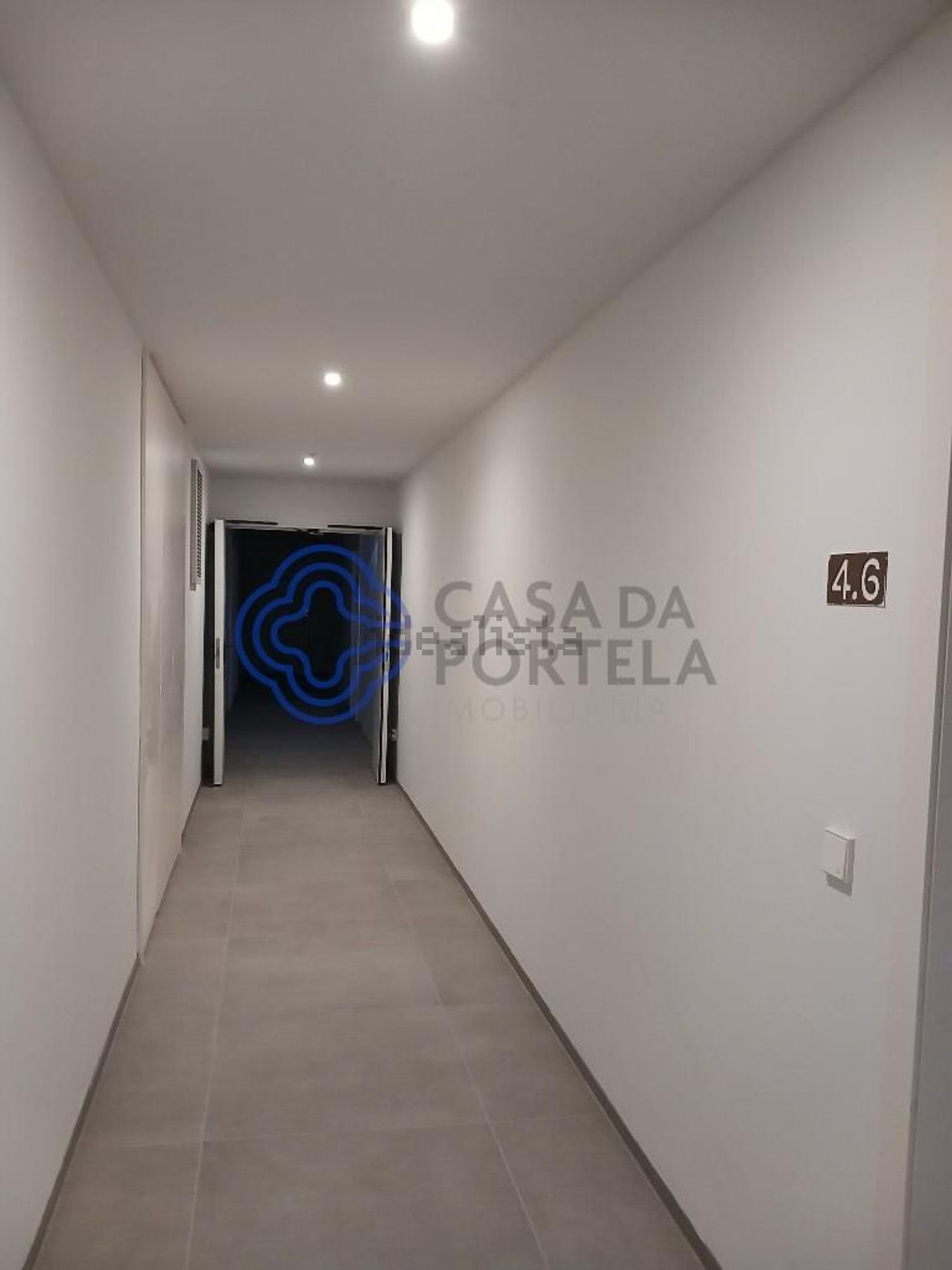 公寓 t2出售在Rua Amorim da Costa, 151 - 过道
