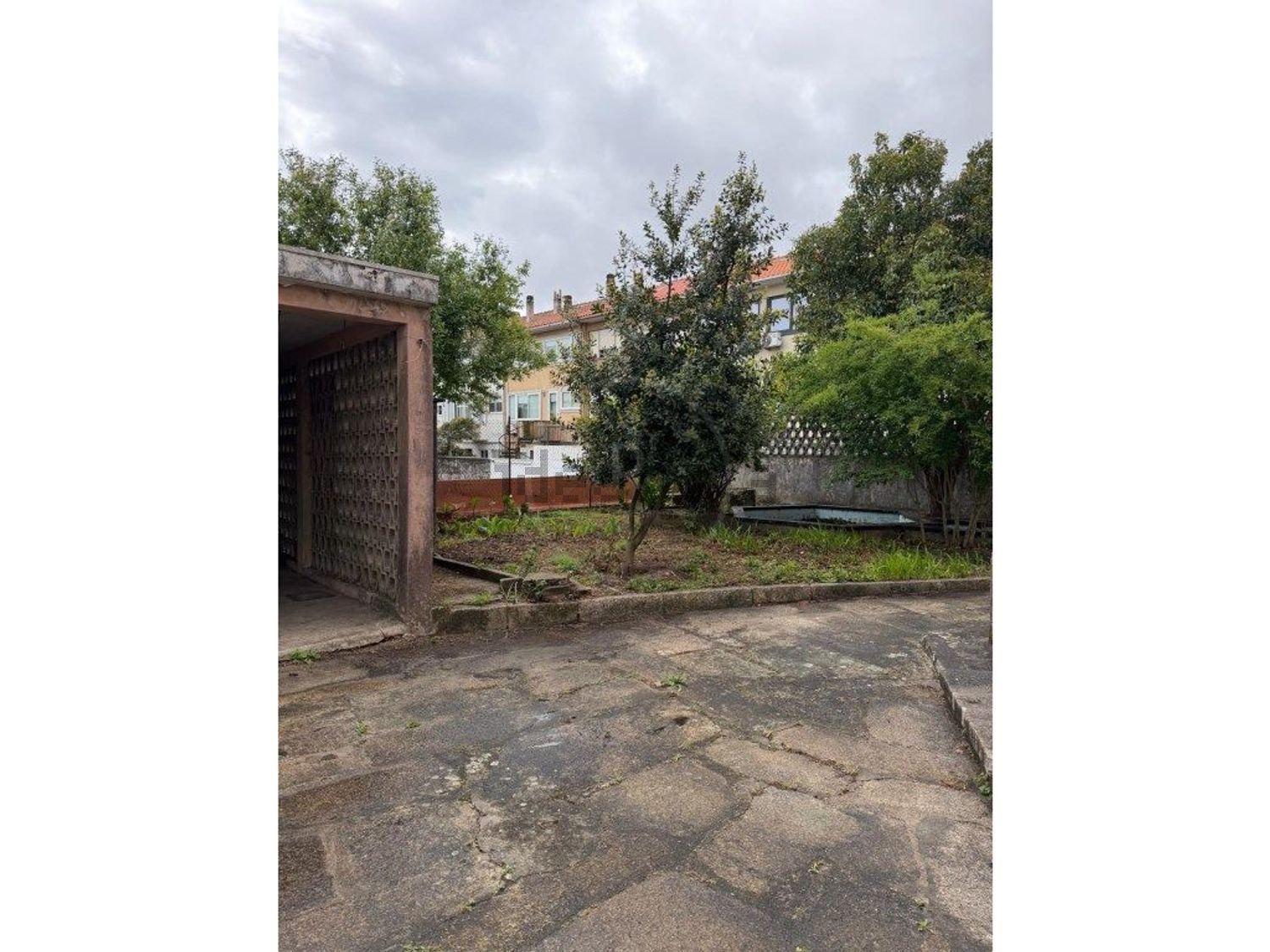 小楼房或独栋别墅出售在 Antas - Praça Velásquez - 花园