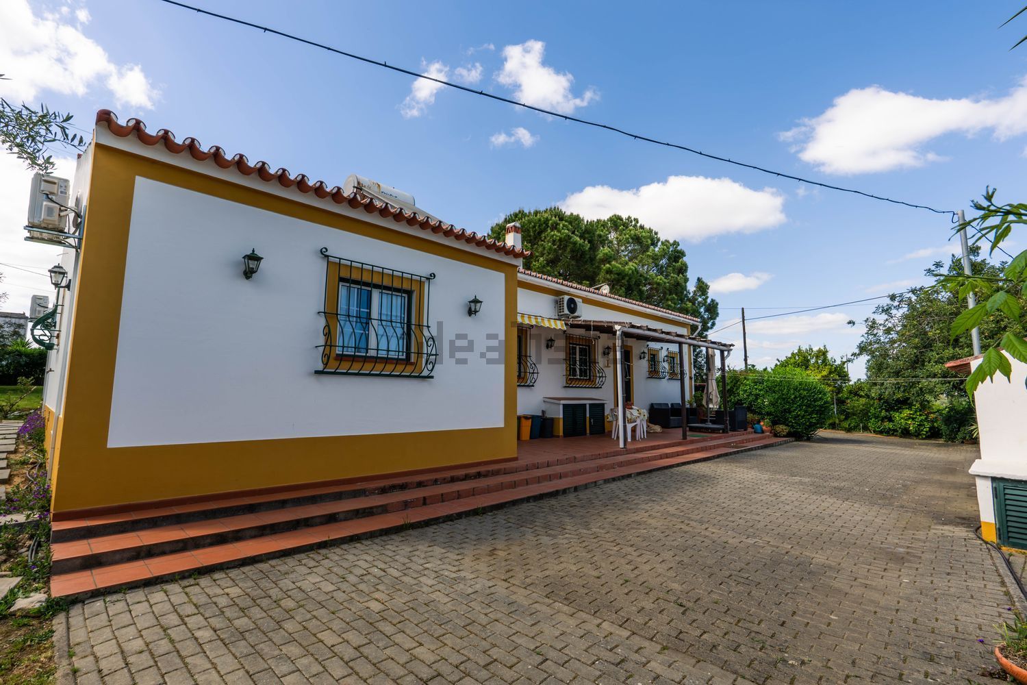 小楼房或独栋别墅出售在 Nossa Senhora do Bispo - 外立面