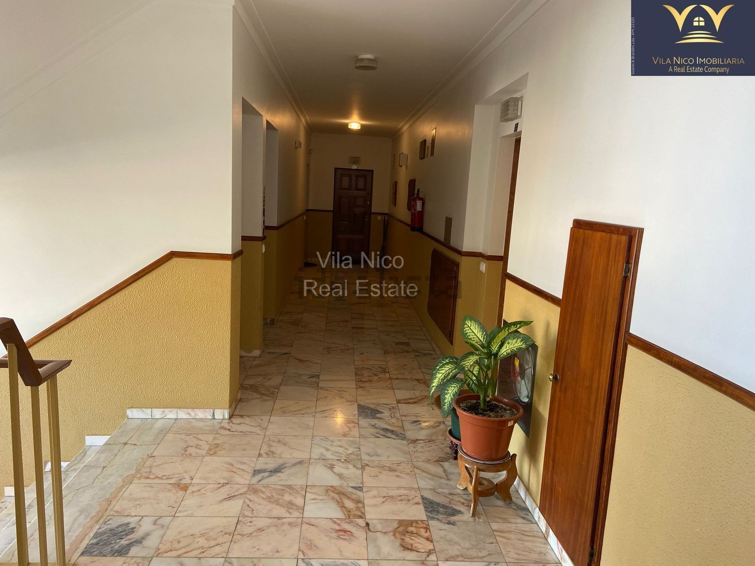 公寓 t2出售在Rua da Quinta do Bispo, 3 - 过道