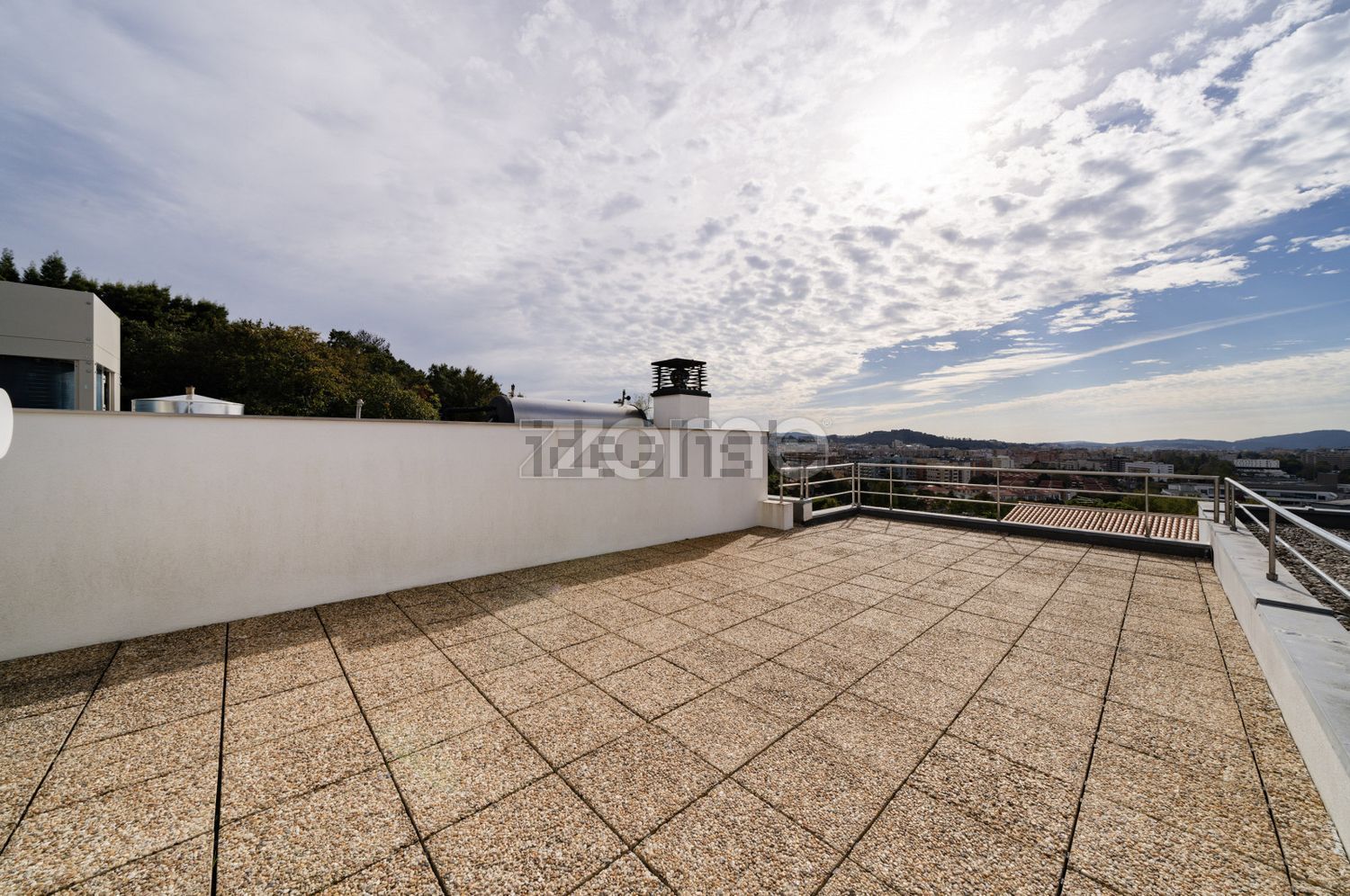 小楼房或独栋别墅出售在Rua Monte da Escola - 阳台