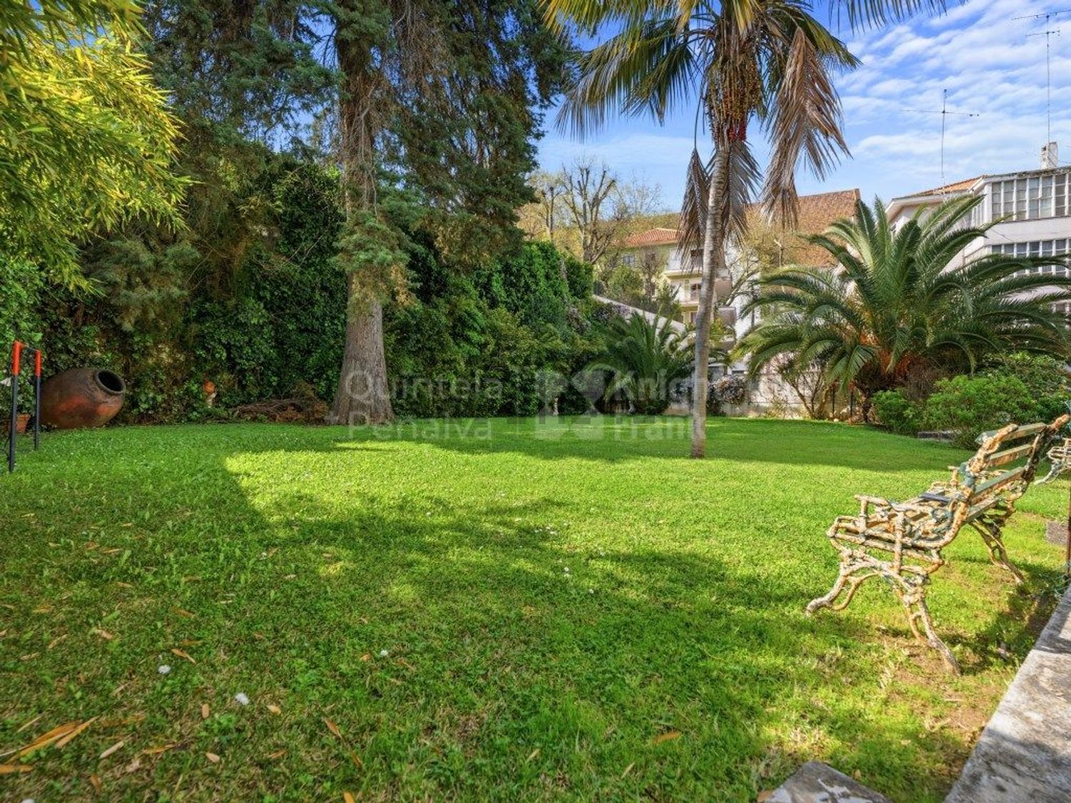 小楼房或独栋别墅出售在Avenida Santa Joana Princesa - 花园
