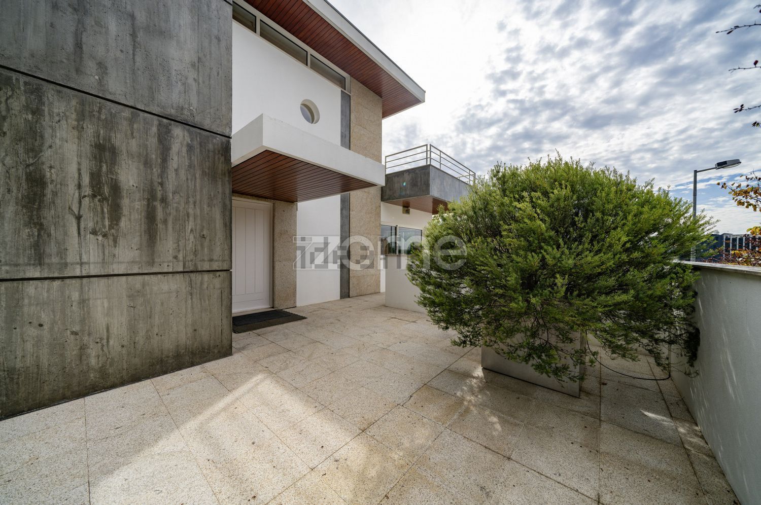 小楼房或独栋别墅出售在Rua Monte da Escola - 外立面