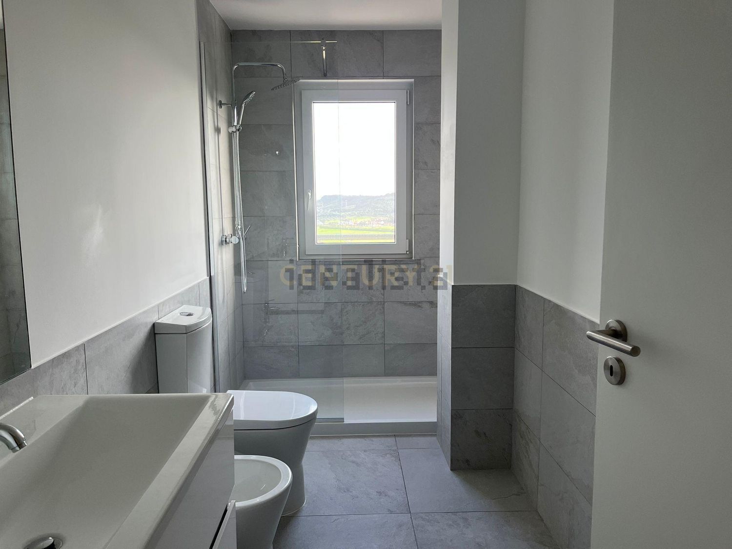 公寓 t3出售在Rua Correia da Serra, 7 - 卫生间