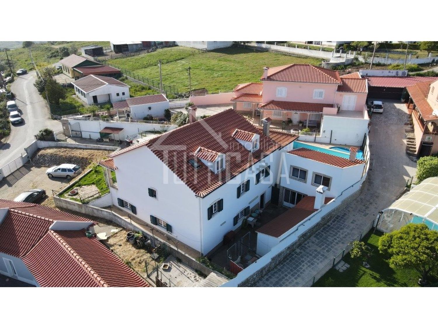 小楼房或独栋别墅出售在Rua da Escola, 22 - 游泳池