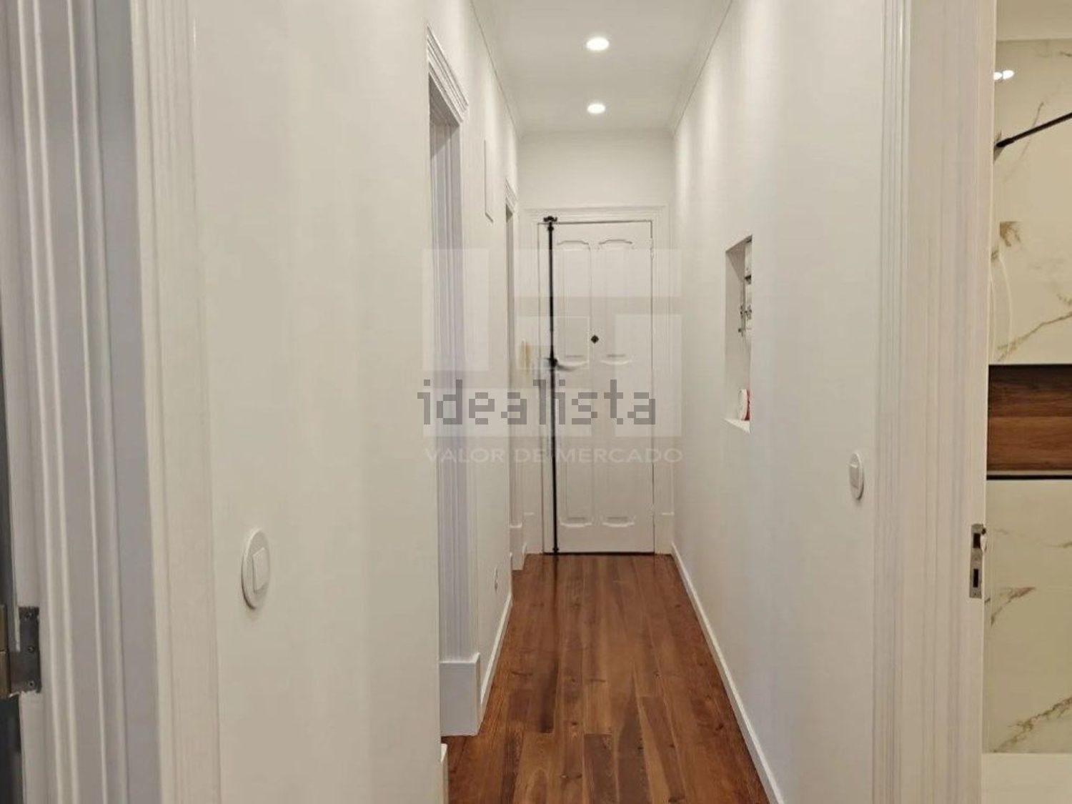 公寓 t3出售在Avenida General Roçadas, 105 - 过道