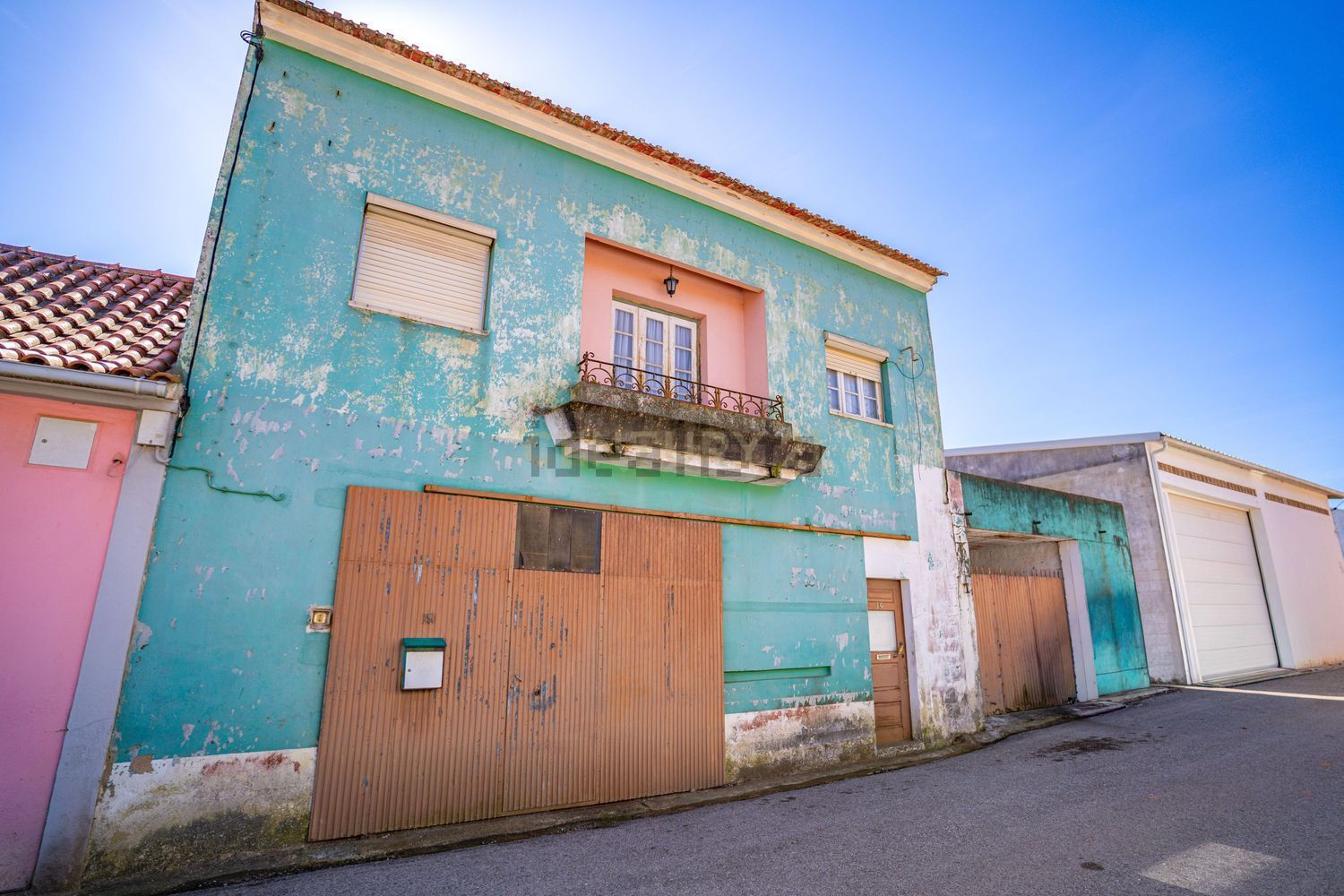小楼房或独栋别墅出售在Rua do Arneiro, 19 - 外立面
