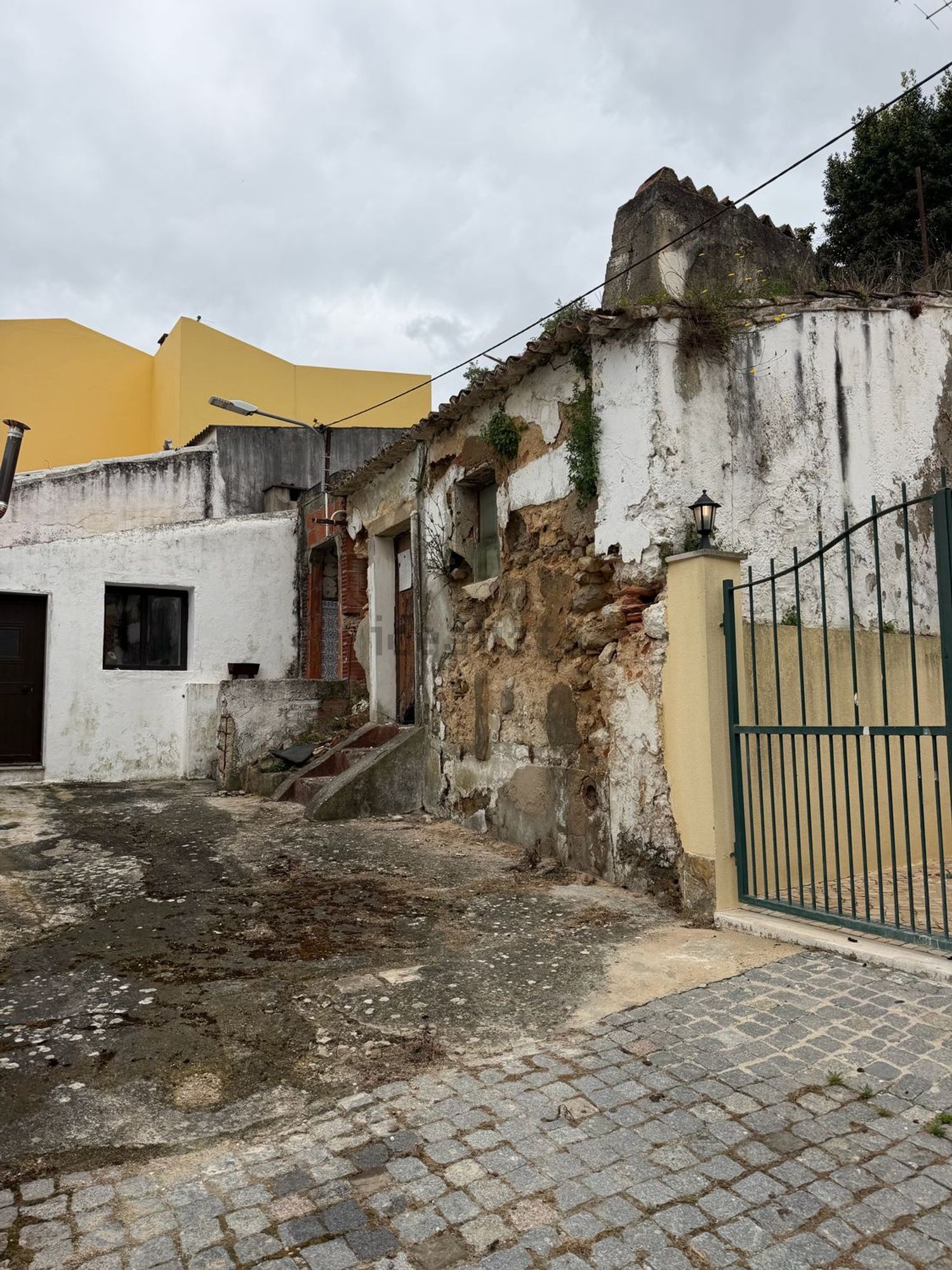 小楼房或独栋别墅出售在Rua dos Campinos s/n - 外立面