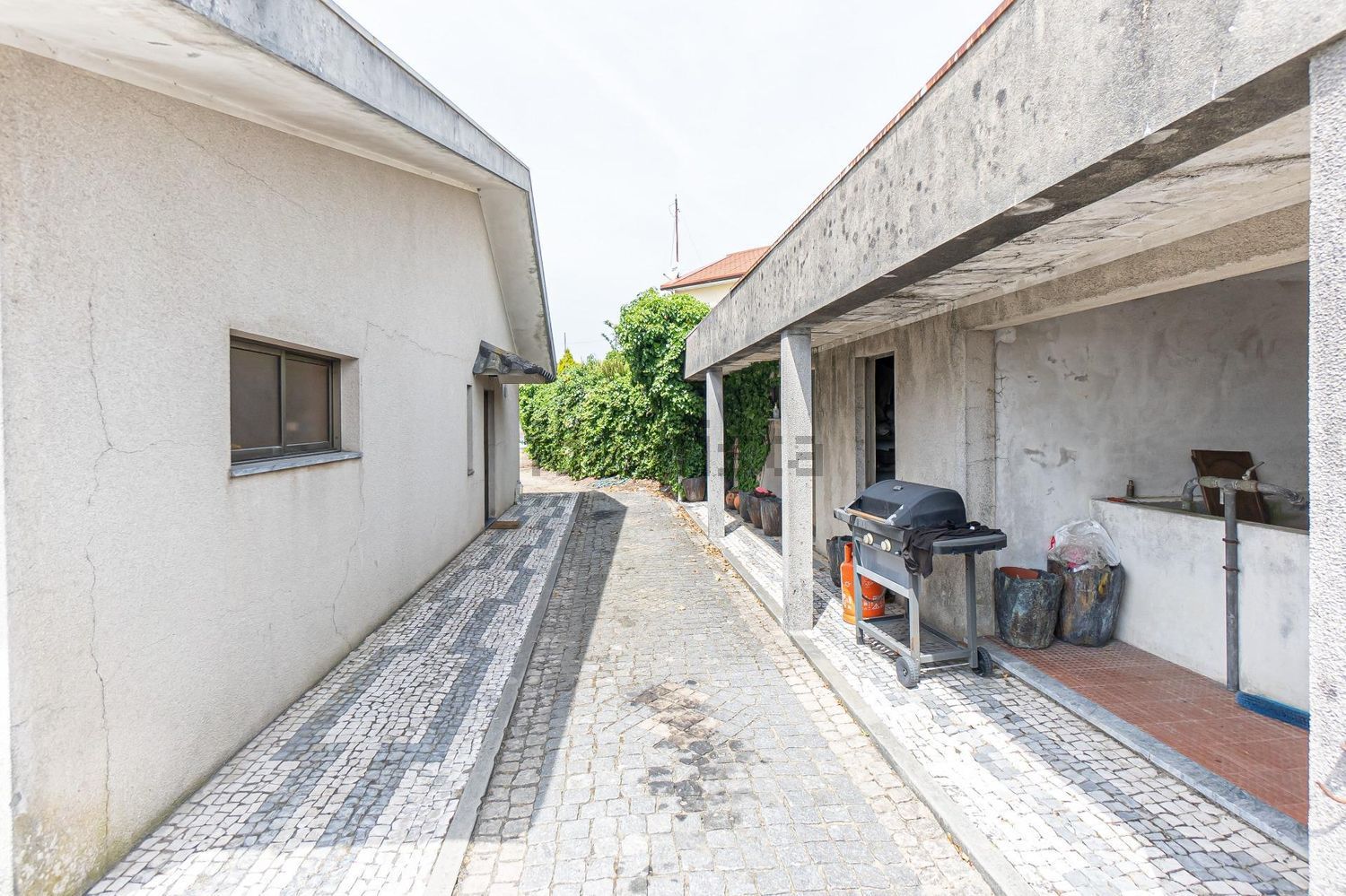 小楼房或独栋别墅出售在Rua de Além do Rio, 156 - 外立面