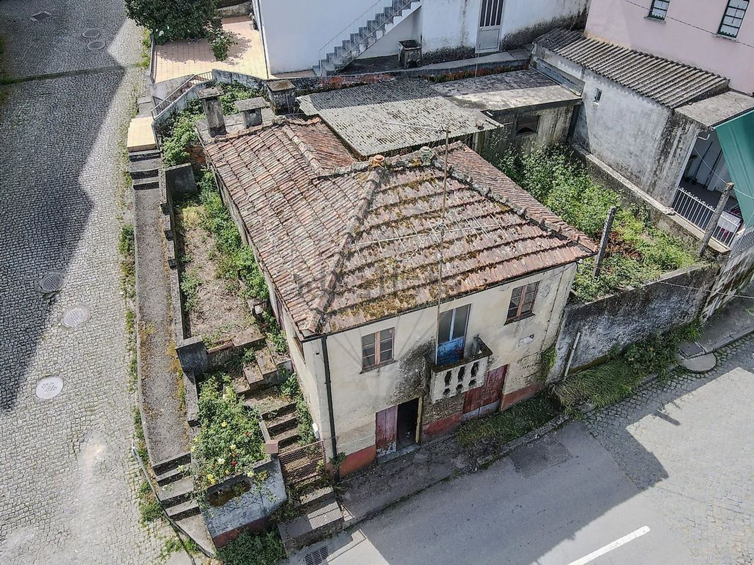 小楼房或独栋别墅出售在Rua Monte Valongo - 照片