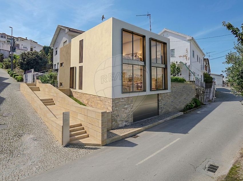 小楼房或独栋别墅出售在Rua Monte Valongo
