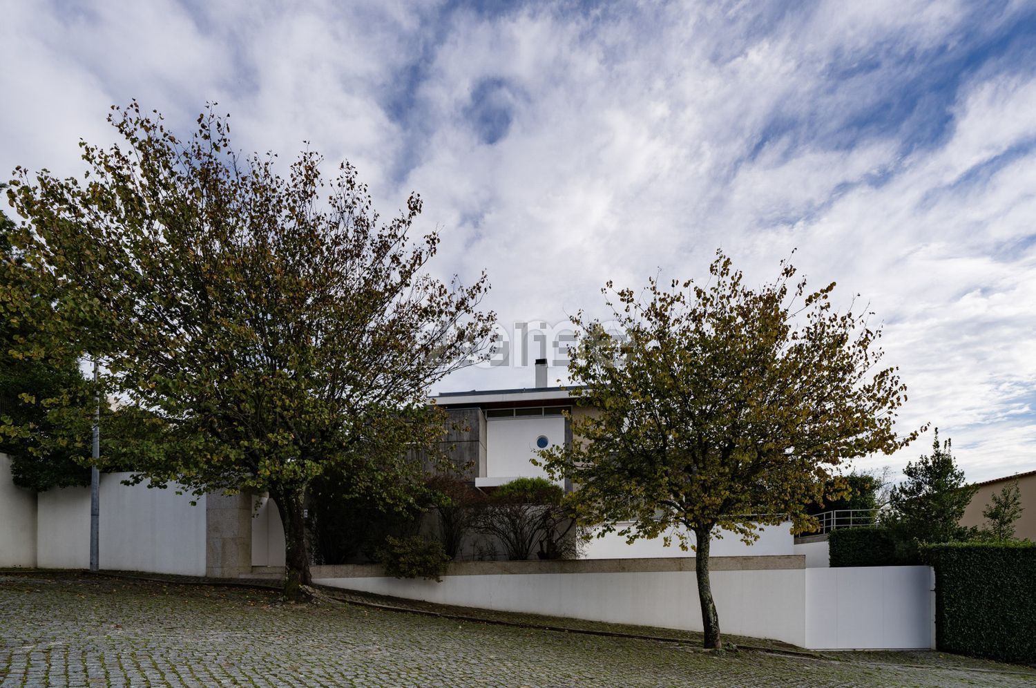小楼房或独栋别墅出售在Rua Monte da Escola - 外立面