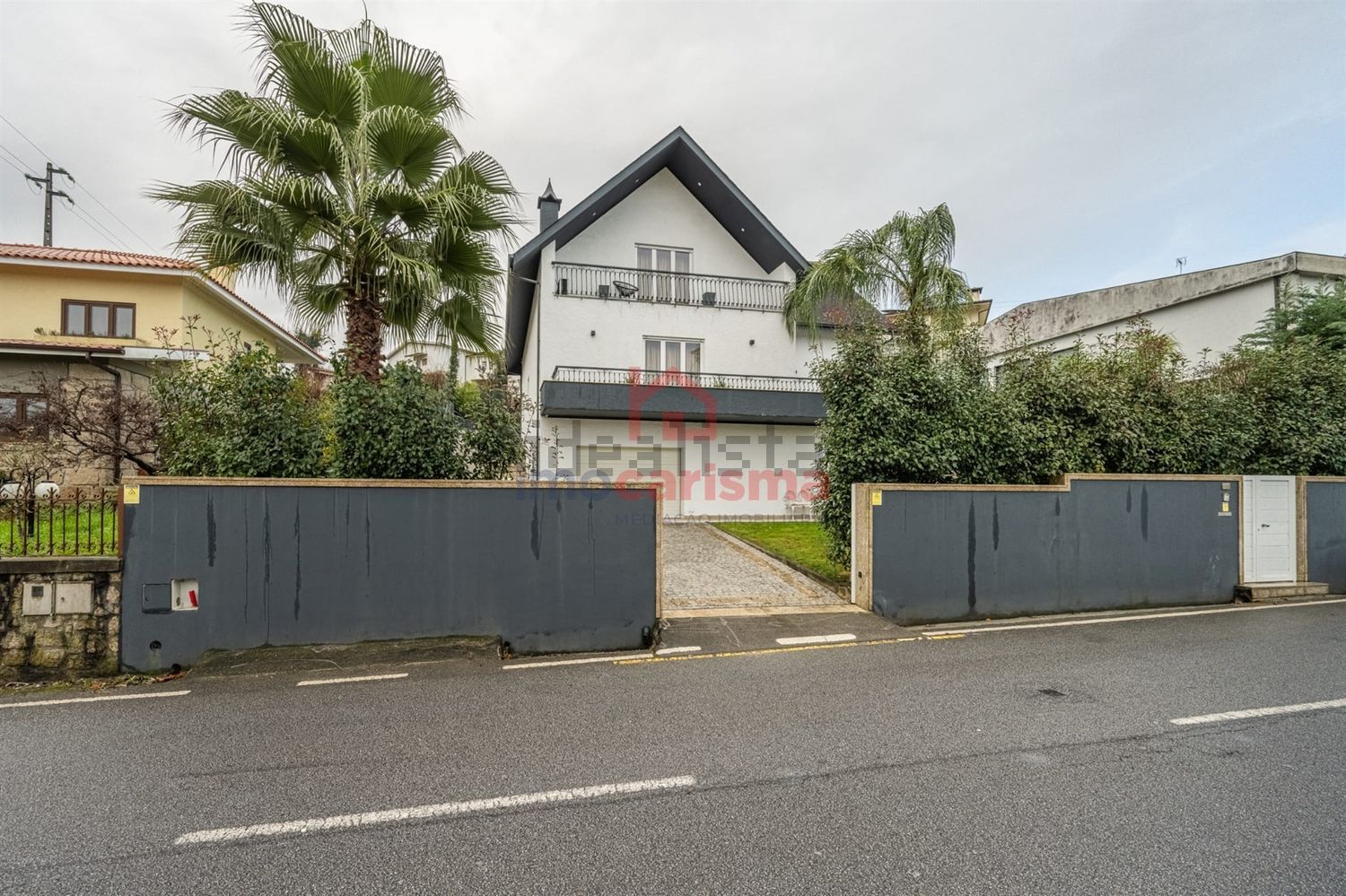 小楼房或独栋别墅出售在 Santo Tirso - Couto - Burgães - 视线