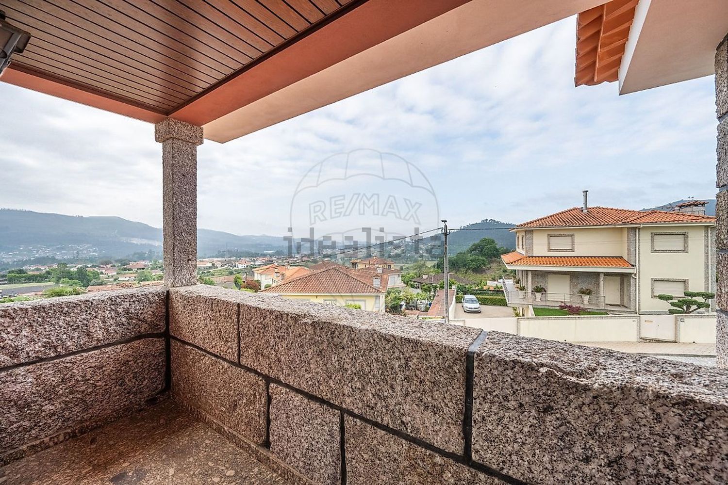 小楼房或独栋别墅出售在 Lugar de Ribeirinho, 4830-371 s/n - 露台