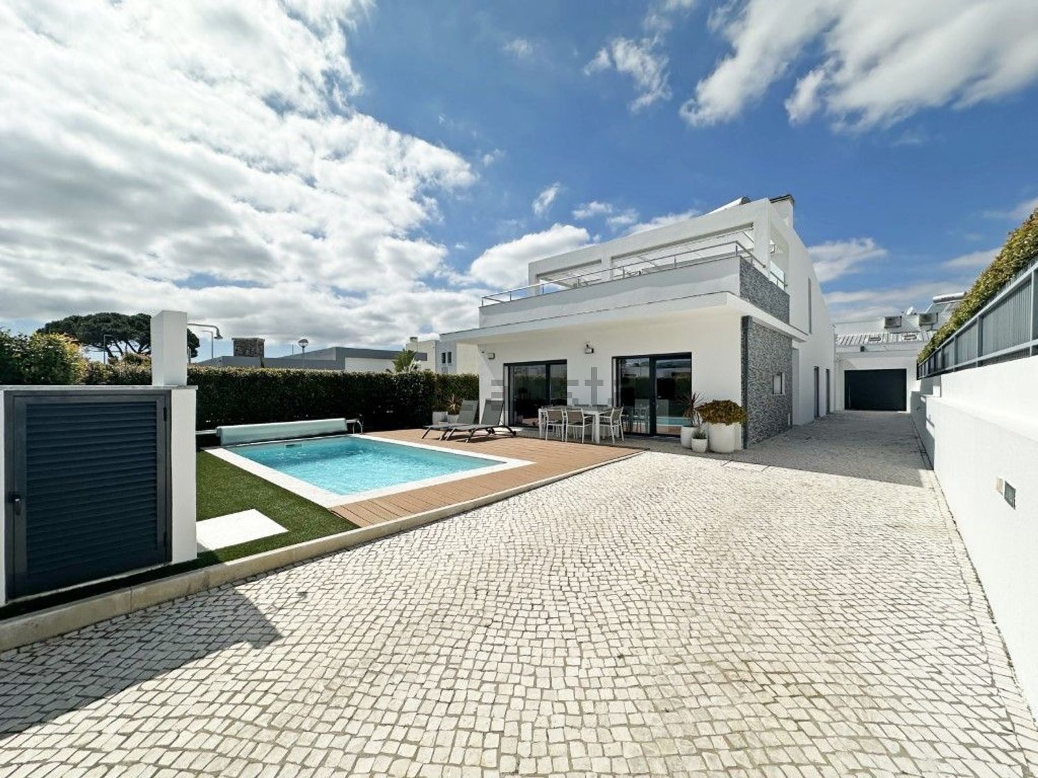 小楼房或独栋别墅出售在 Vila Nogueira de Azeitão - 游泳池