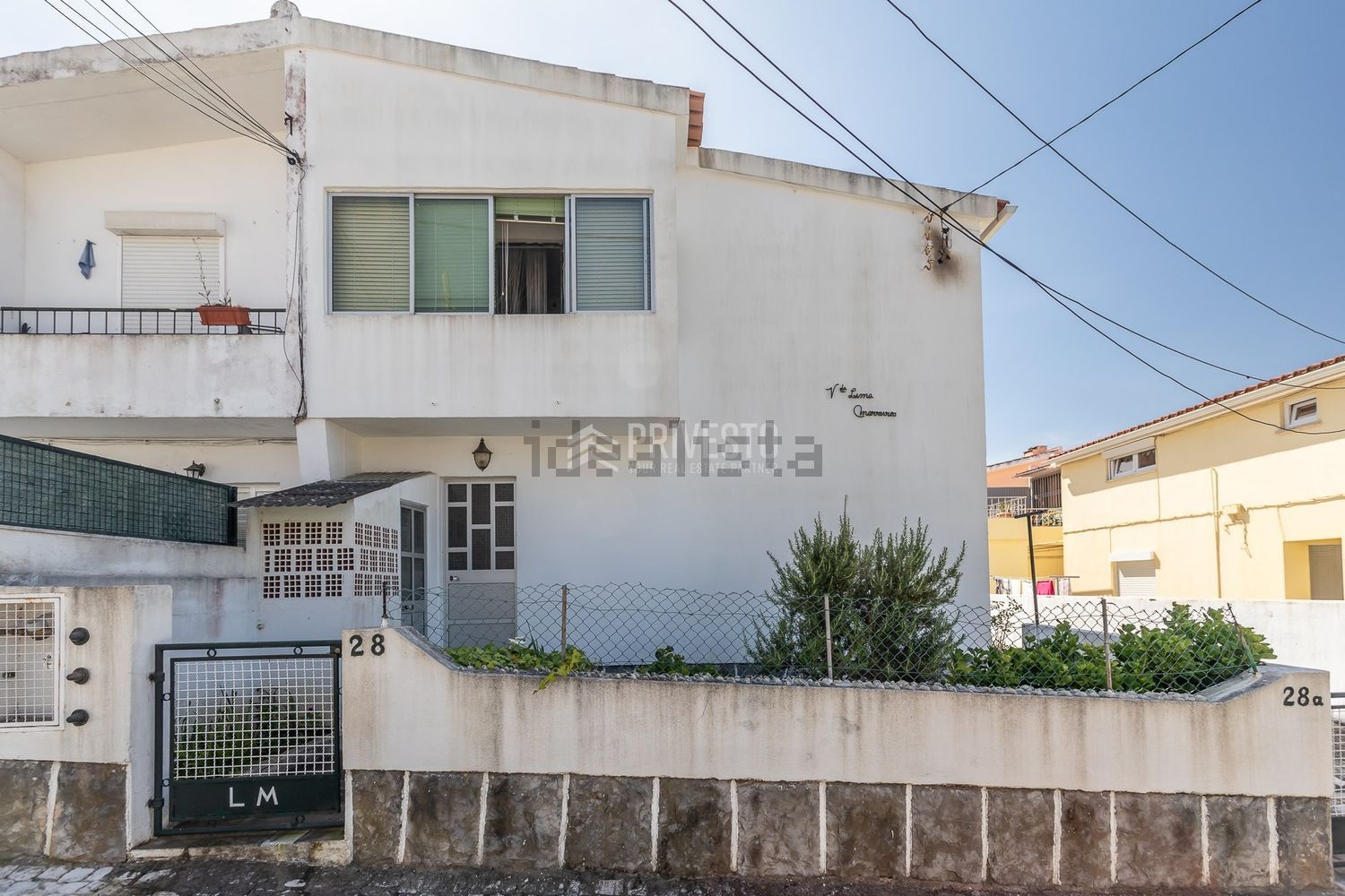 小楼房或独栋别墅出售在Rua São Francisco, 28 - 外立面