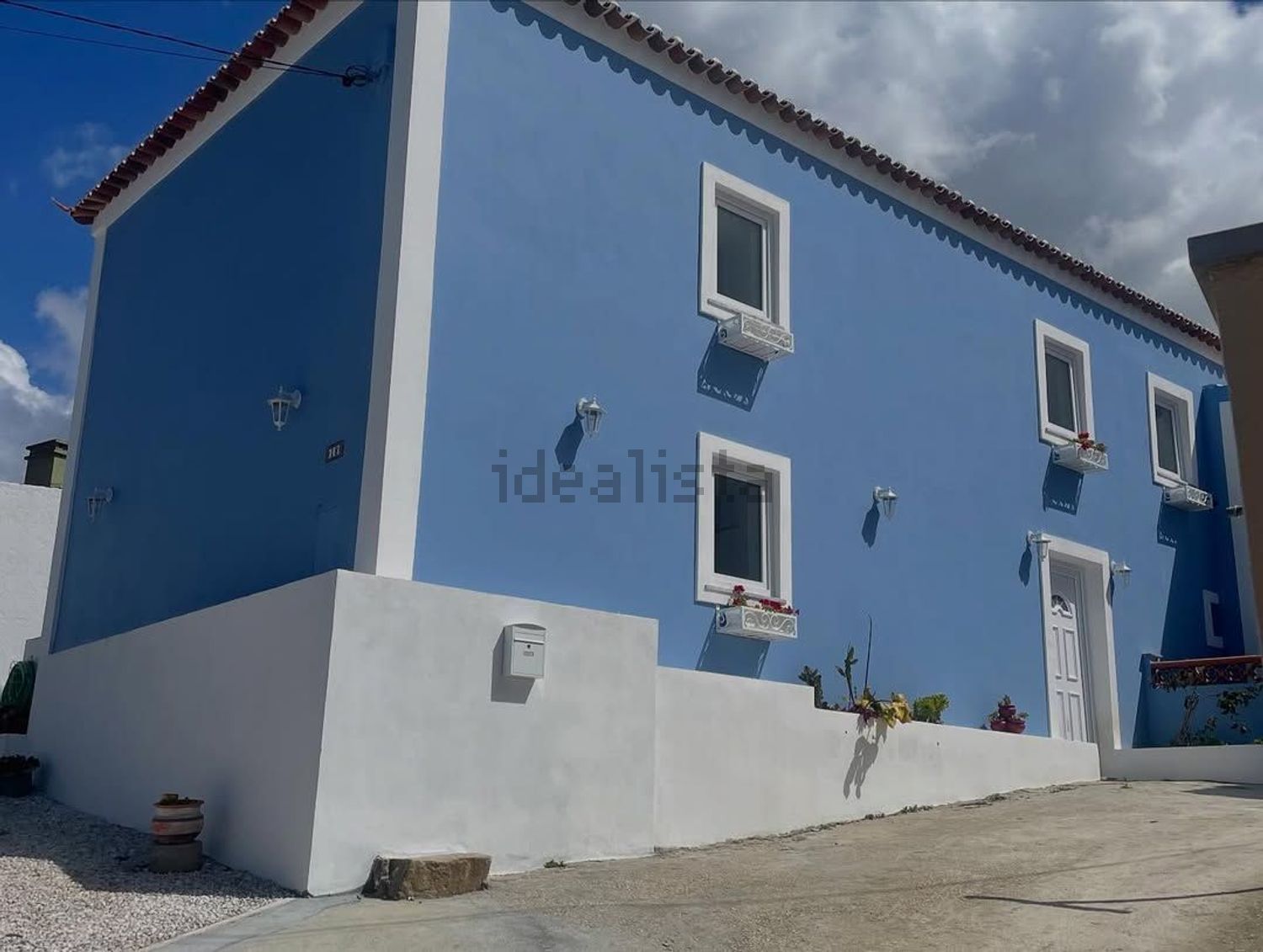 小镇楼房出售在Rua Doutor César Raúl da Costa Andrade, 18 - 外立面