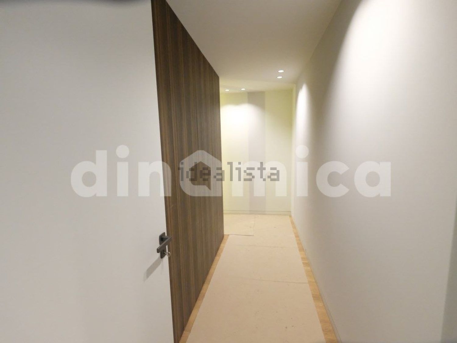 小楼房或独栋别墅出售在Rua de Codeçoso s/n - 过道