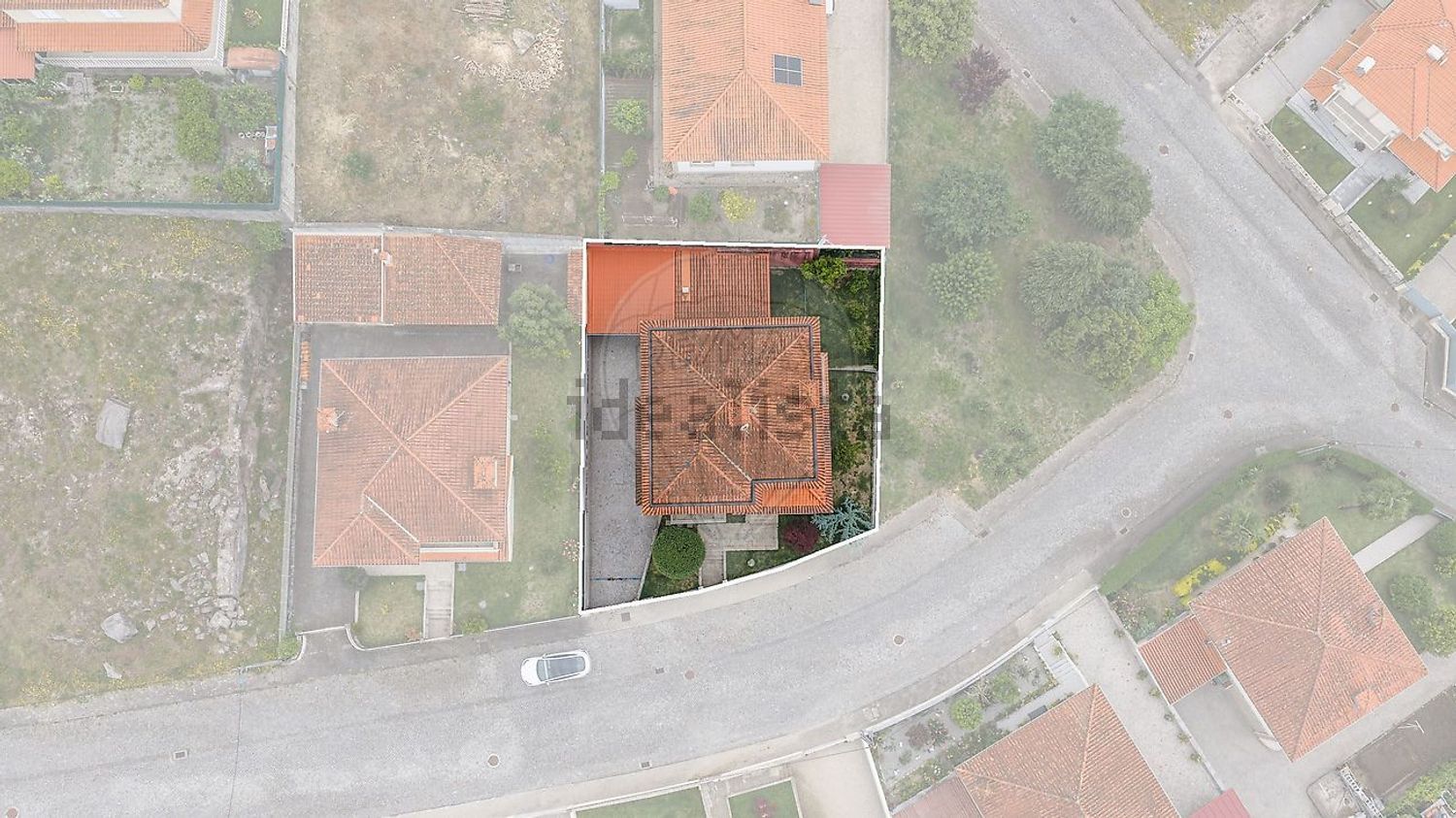 小楼房或独栋别墅出售在 Lugar de Ribeirinho, 4830-371 s/n - 外立面