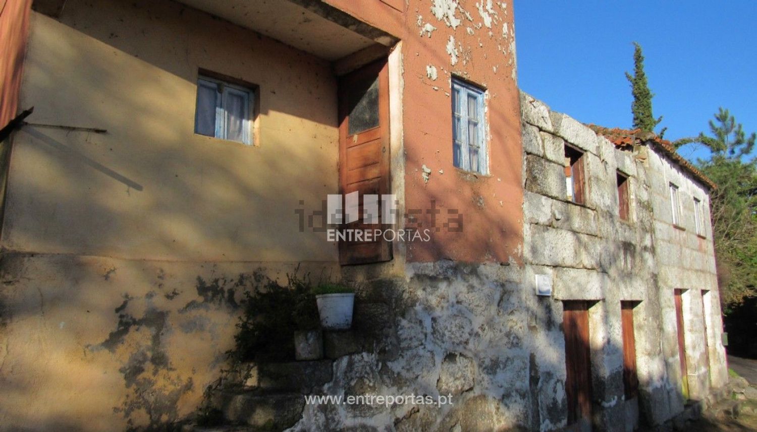 小楼房或别墅出售在 Santa Marinha do Zêzere - 外立面