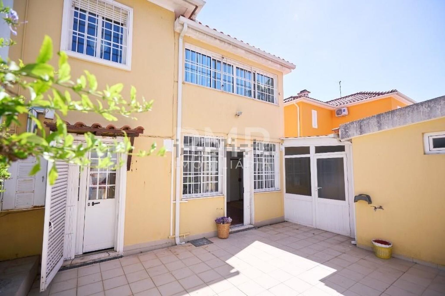 小楼房或别墅出售在 Bairro de Santa Cruz - 阳台