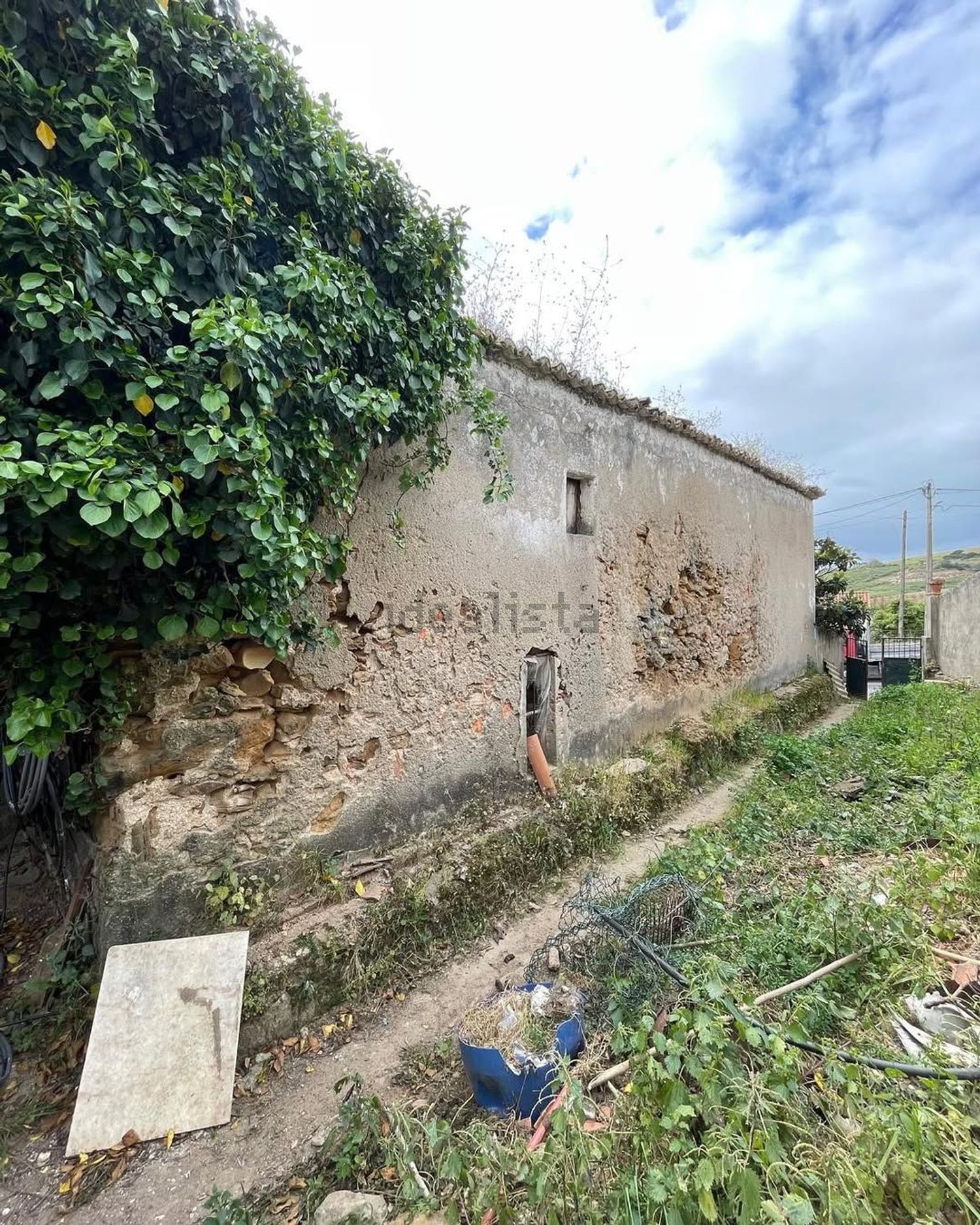 小镇楼房出售在Rua Doutor César Raúl da Costa Andrade, 18 - 花园
