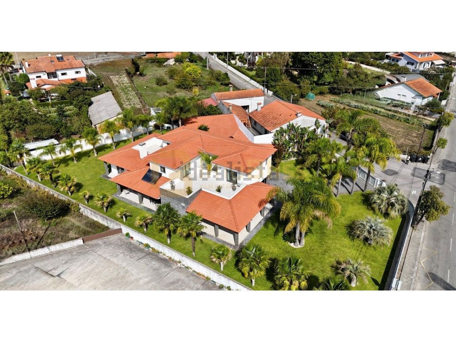小楼房或独栋别墅出售在Rua Hospital, 2 - 游泳池