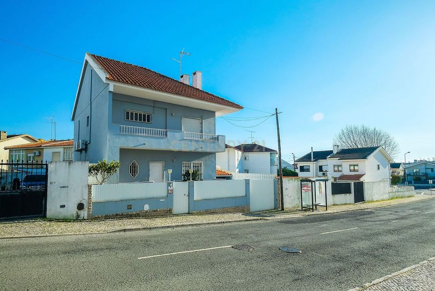 小楼房或独栋别墅出售在Rua Vasco da Gama