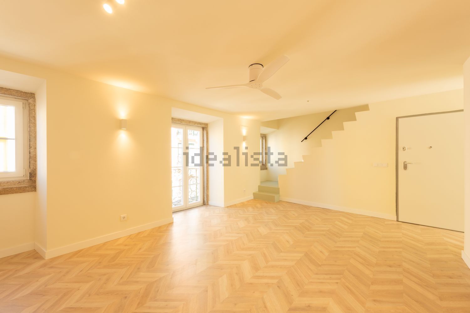 出租复式公寓在Rua de São Francisco de Sales s/n - 客厅
