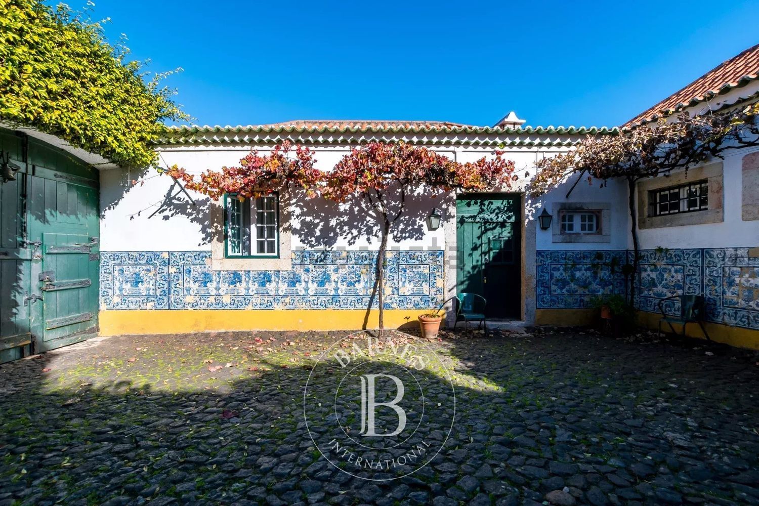 小楼房或独栋别墅出售在 Barro - Pinheiro de Loures - 外立面
