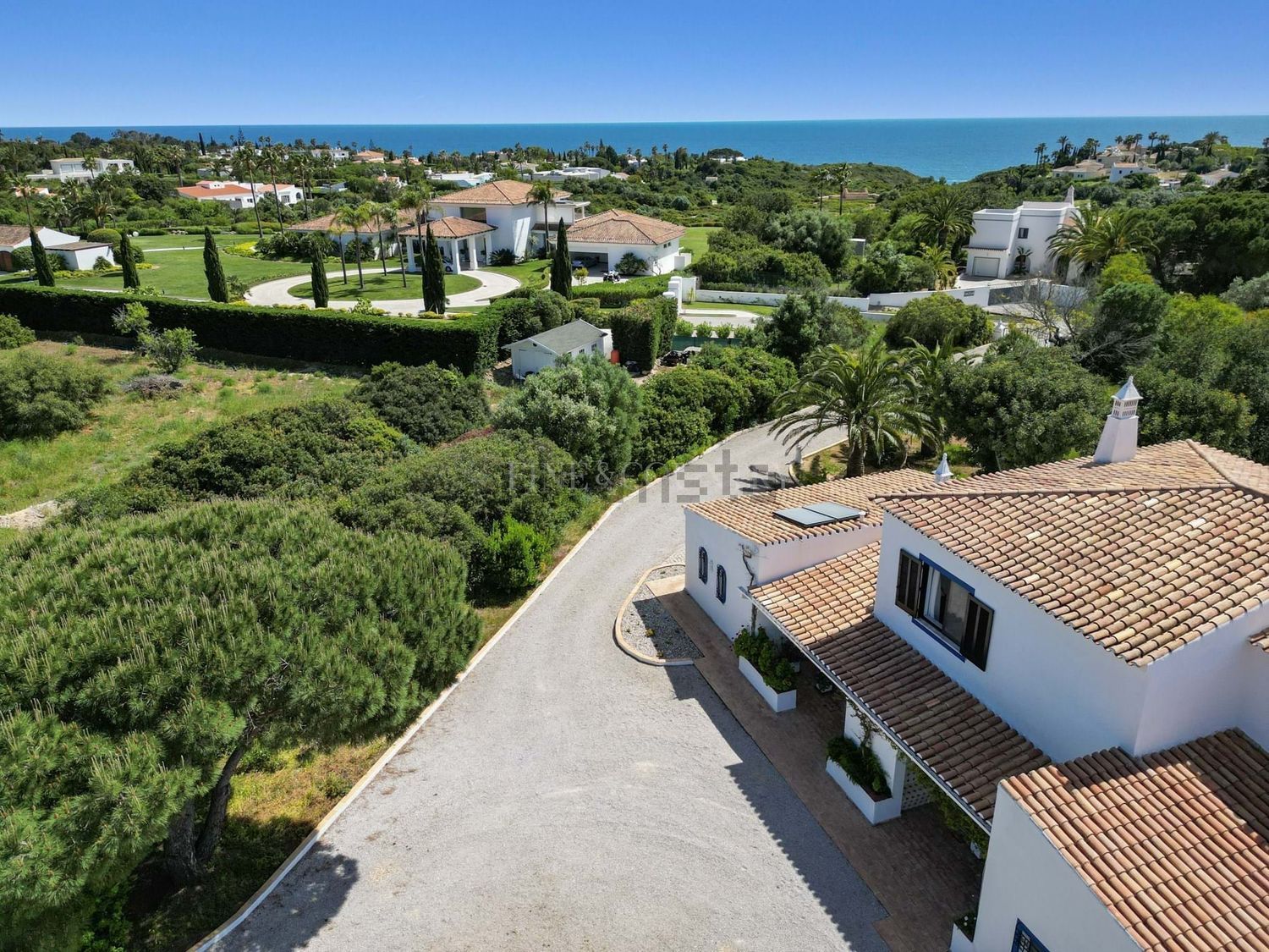 小楼房或别墅出售在Rua do Clube Carvoeiro s/n - 外立面