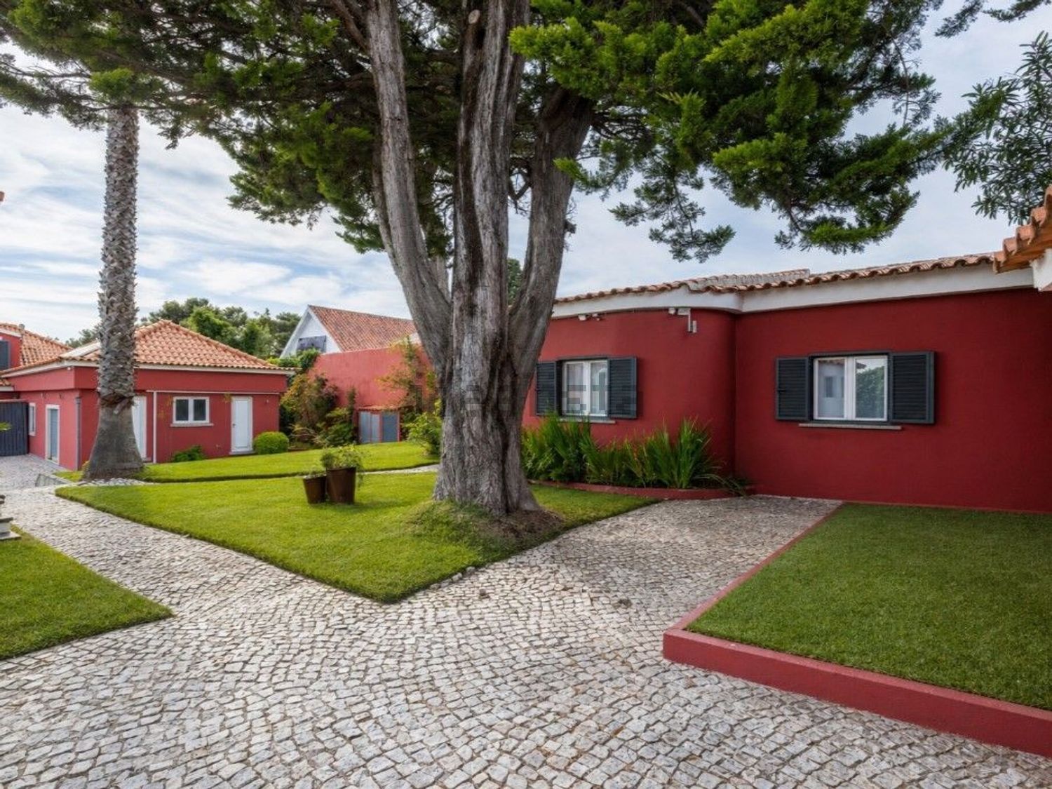 小楼房或独栋别墅出售在Avenida Engenheiro Adelino Amaro da Costa - 外立面